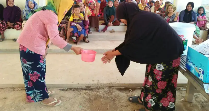 Families in Tboung Khmum district in Cambodia learn proper handwashing techniques